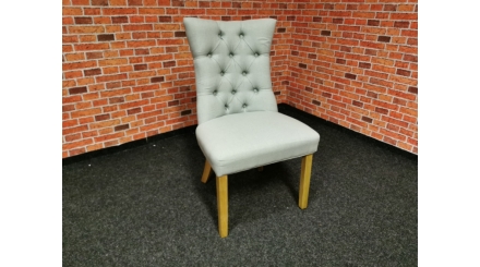 Modrá stylová židle s knoflíky