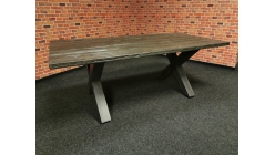 Nový betonový zahradní stůl KUFSTEIN
