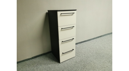 Nová úzká černobílá komoda 4 šuplíky