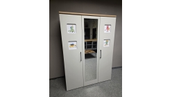 Nová šatní skříň s rámečky