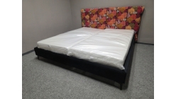 Nová postel s roštem 180x200 čalouněná červená