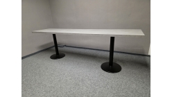 Nový dlouhý šedočerný jídelní - kavárenský stůl